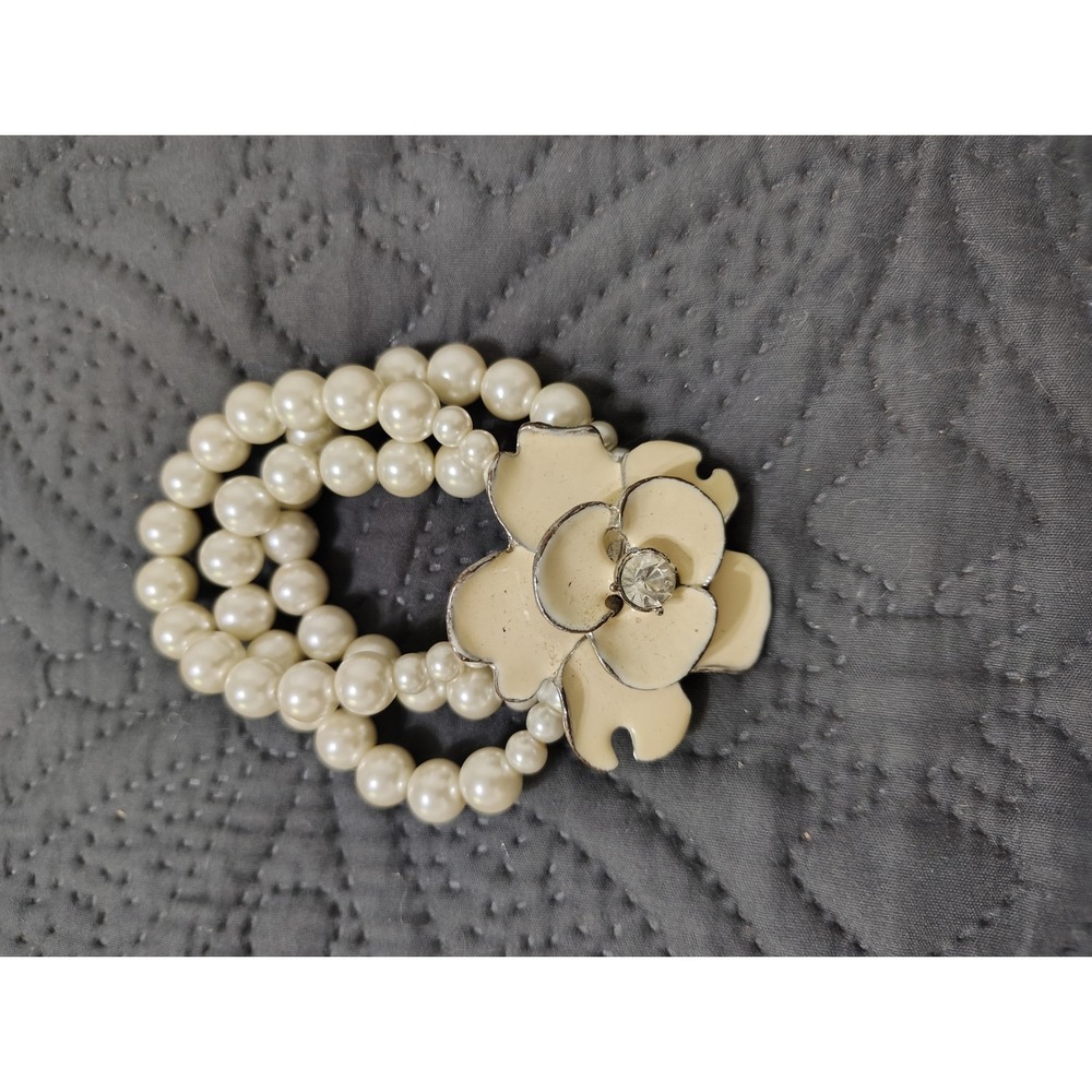 Vintage Triple Strand Faux Pearl Stretch Bracelet Cream Enamel Flower Camellia